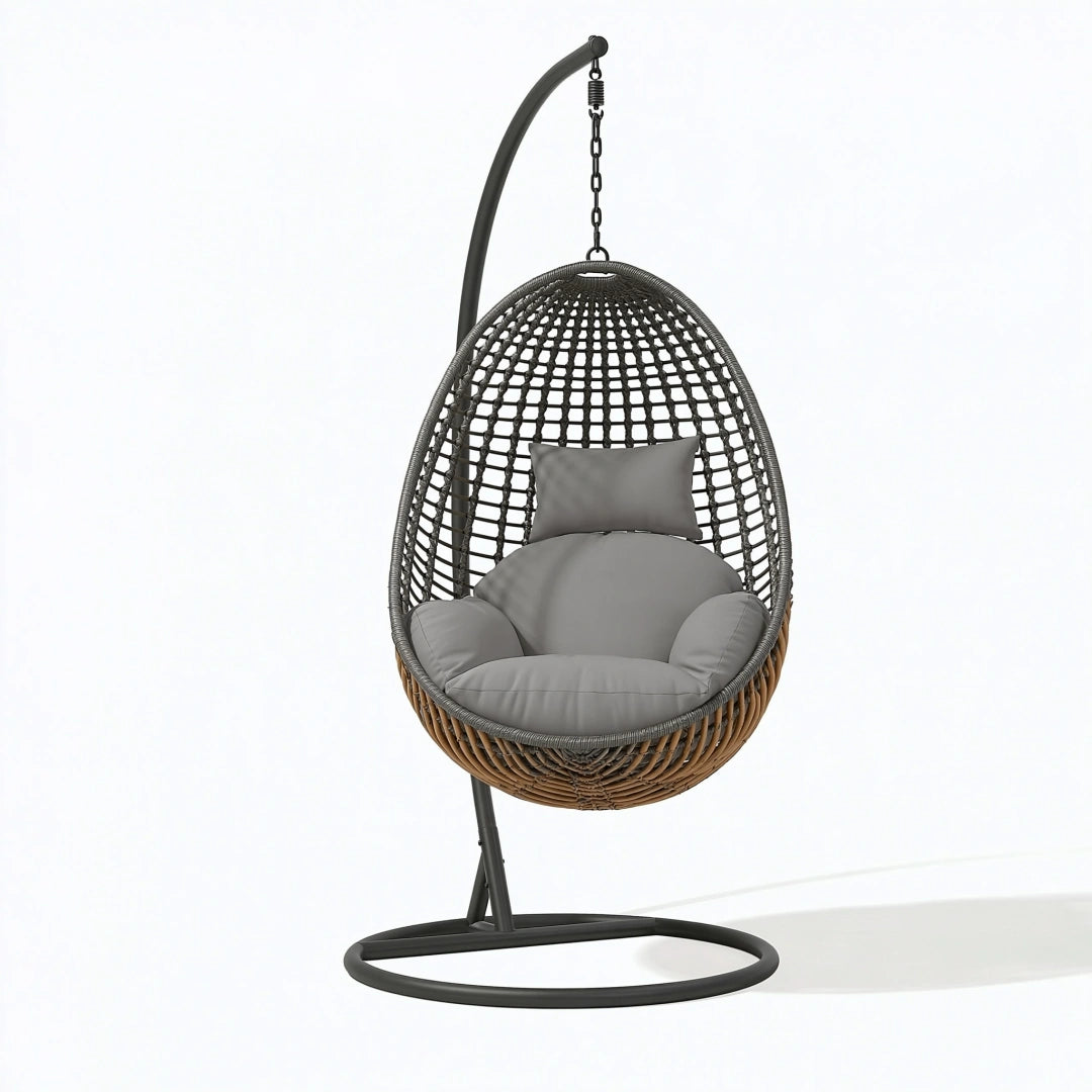 Poltrona sospesa da giardino 105 x 105 x 195 cm in intreccio sintetico marrone con struttura in metallo nero stile boho